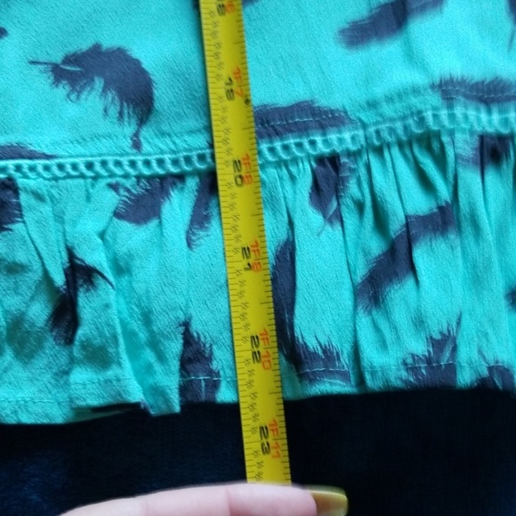 ♡2 for $20 Torrid feather top - Picture 5 of 7